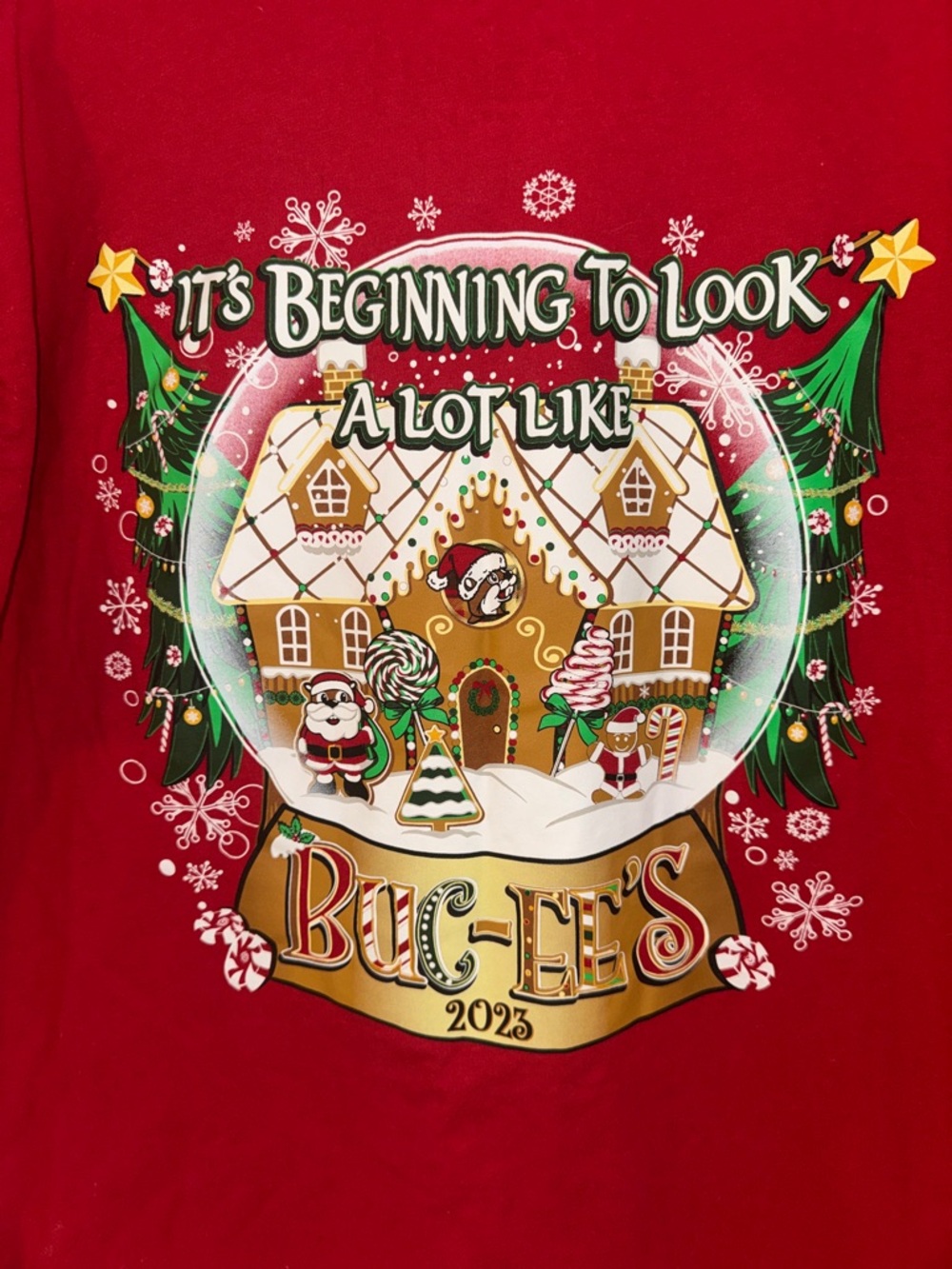 Buc-ee's 2023 Holiday Graphic Tee - 'It's Beginning to Look a Lot Like'